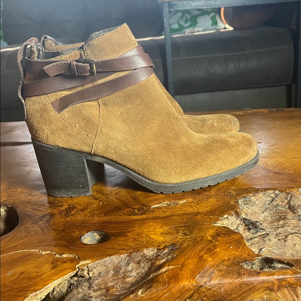 Sam Edelman Hannah Belted Chelsea Booties Size 9.5